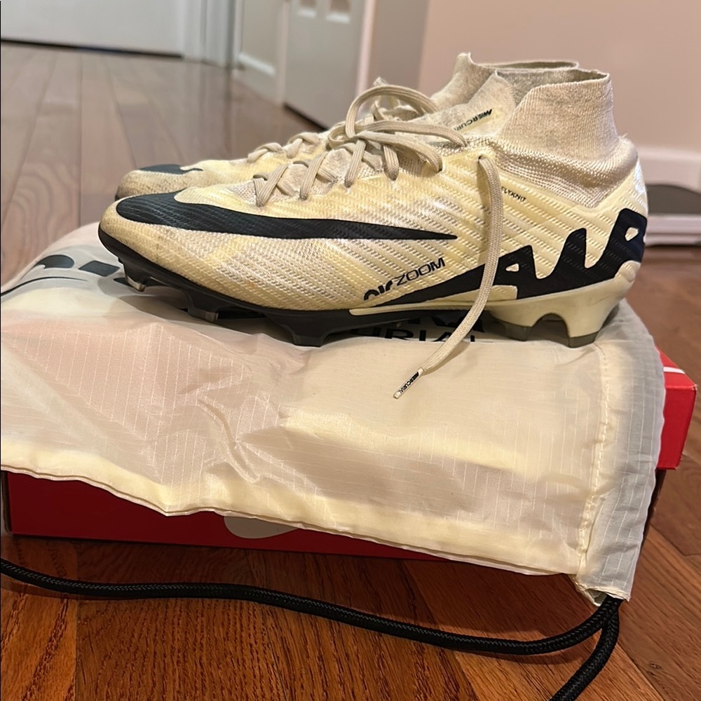 Nike Air Zoom Cleats in Cream and Black